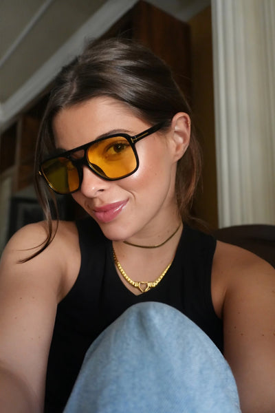 ÓCULOS THEODORA PRETO E AMARELO